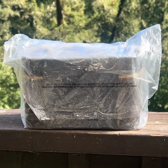 NWT Coach Cosmetic Case In Signature Canvas CW728 AUTHENTIC New!! - Picture 2 of 10